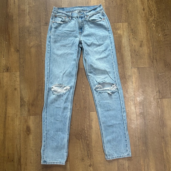 American Eagle Outfitters Denim - American Eagle 90s Straight Jeans Light Wash Distressed Ripped Denim Size 2 Long